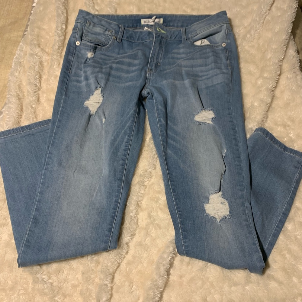 Low rise straight leg ripped jeans